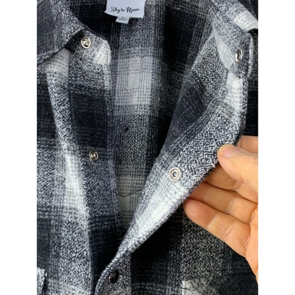 Sky To Moon Boyfriend Shacket Flannel Shirt Oversize Barn Large Plaid 6639 NWOT - Picture 6 of 9